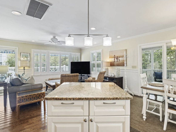 Classic Isle of Palms Bungalow 2 blocks to the beach with private pool